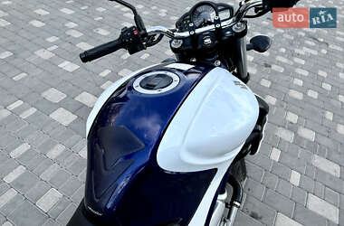 Мотоцикл Спорт-туризм Suzuki Gladius 400 2010 в 