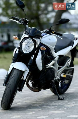 Мотоцикл Спорт-туризм Suzuki Gladius 400 2010 в 
