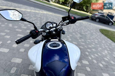 Мотоцикл Спорт-туризм Suzuki Gladius 400 2010 в 
