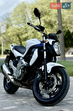 Мотоцикл Спорт-туризм Suzuki Gladius 400 2010 в 