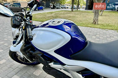 Мотоцикл Спорт-туризм Suzuki Gladius 400 2010 в 