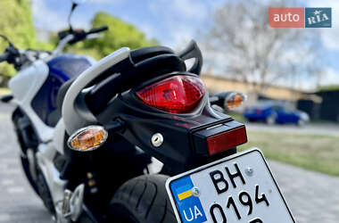 Мотоцикл Спорт-туризм Suzuki Gladius 400 2010 в 