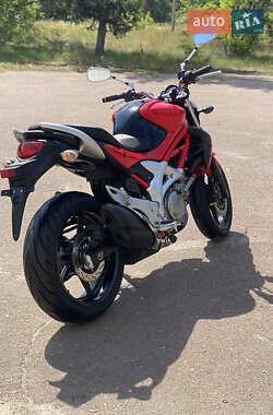 Мотоцикл Без обтекателей (Naked bike) Suzuki Gladius 400 2010 в 