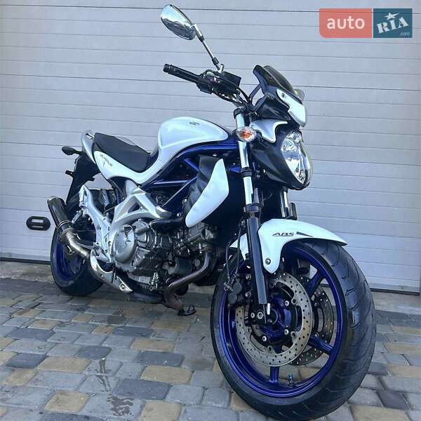 Suzuki Gladius 400 2010