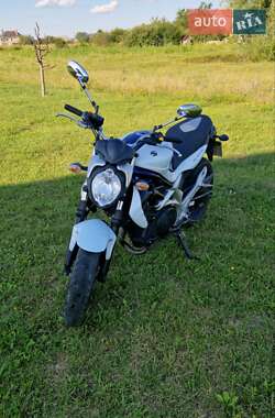 Мотоцикл Классик Suzuki Gladius 400 2010 в 