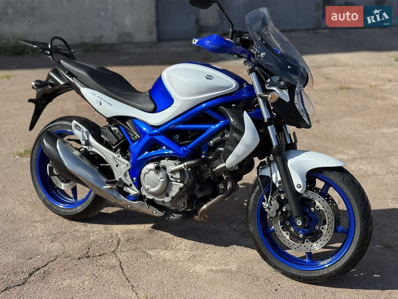 Suzuki Gladius 400 2012