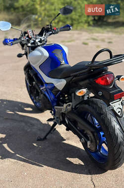 Мотоцикл Без обтекателей (Naked bike) Suzuki Gladius 400 2012 в 