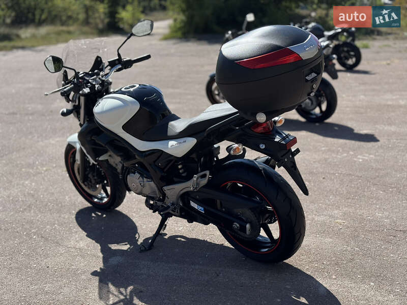 Мотоцикл Без обтекателей (Naked bike) Suzuki Gladius 400 2012 в Сновске