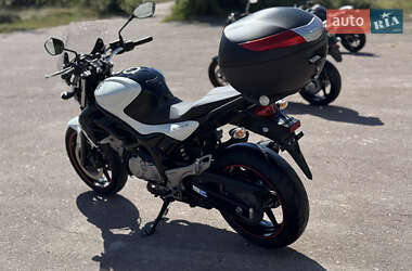 Мотоцикл Без обтекателей (Naked bike) Suzuki Gladius 400 2012 в 