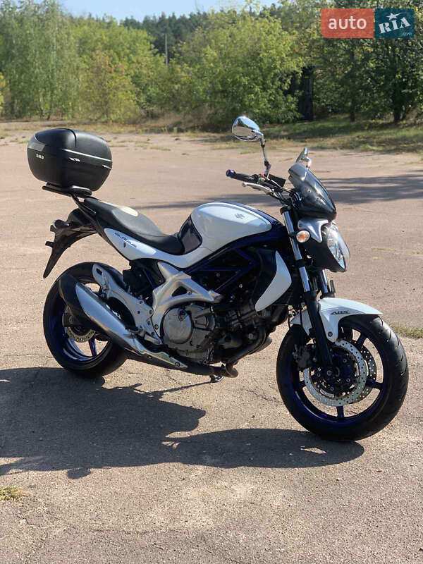 Suzuki Gladius 400 2010