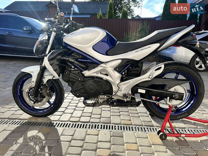 Мотоцикл Без обтекателей (Naked bike) Suzuki Gladius 400 2011 в Львове