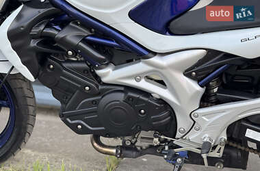 Мотоцикл Без обтекателей (Naked bike) Suzuki Gladius 400 2012 в 