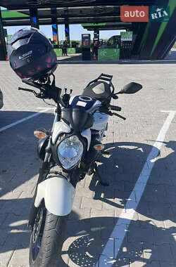Мотоцикл Без обтекателей (Naked bike) Suzuki Gladius 400 2009 в 