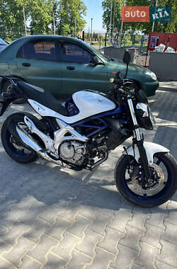 Мотоцикл Без обтекателей (Naked bike) Suzuki Gladius 400 2009 в 