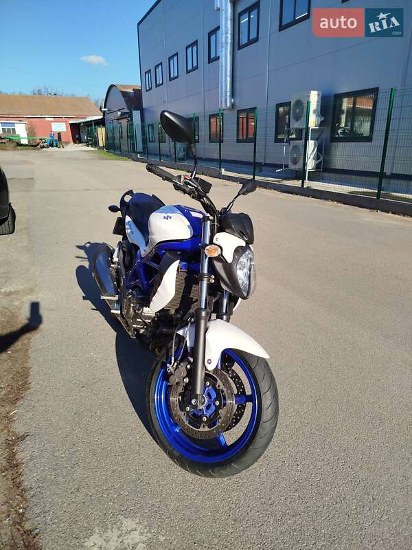 Мотоцикл Без обтекателей (Naked bike) Suzuki Gladius 400 2010 в Виннице