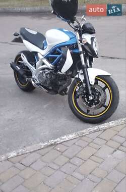 Мотоцикл Без обтекателей (Naked bike) Suzuki Gladius 650 2009 в 