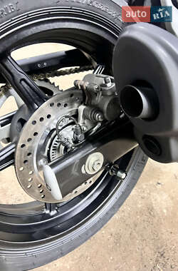 Мотоцикл Спорт-туризм Suzuki Gladius 650 2010 в 