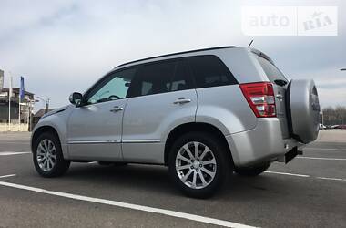 Позашляховик / Кросовер Suzuki Grand Vitara 2013 в 
