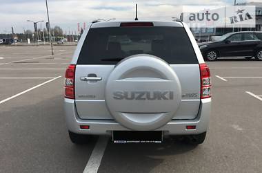 Позашляховик / Кросовер Suzuki Grand Vitara 2013 в 