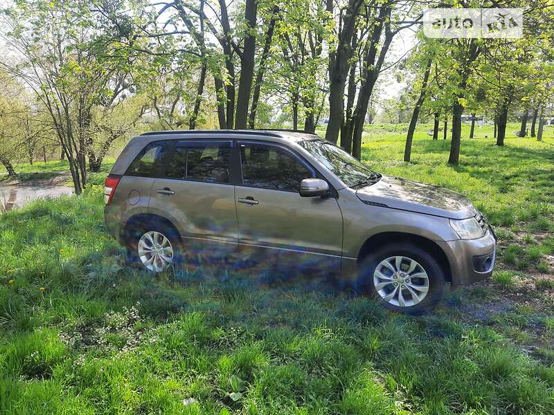 Внедорожник / Кроссовер Suzuki Grand Vitara 2015 в Смеле