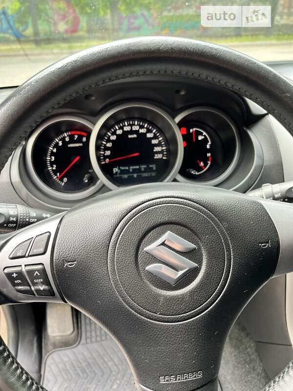 Седан Suzuki Grand Vitara 2016 в Миколаєві фото 12 Седан Suzuki Grand Vitara 2016 в Миколаєві