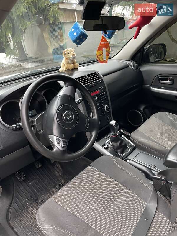 Внедорожник / Кроссовер Suzuki Grand Vitara 2009 в Краснокутске