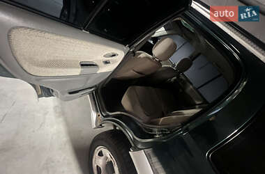 Внедорожник / Кроссовер Suzuki Grand Vitara 2001 в 