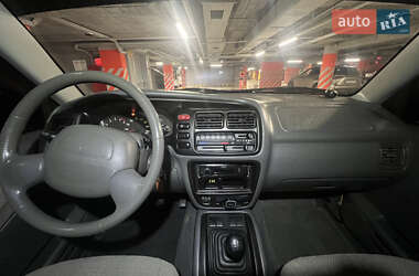 Внедорожник / Кроссовер Suzuki Grand Vitara 2001 в 