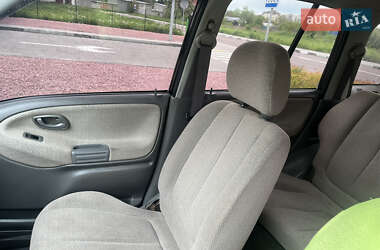 Позашляховик / Кросовер Suzuki Grand Vitara 2001 в 