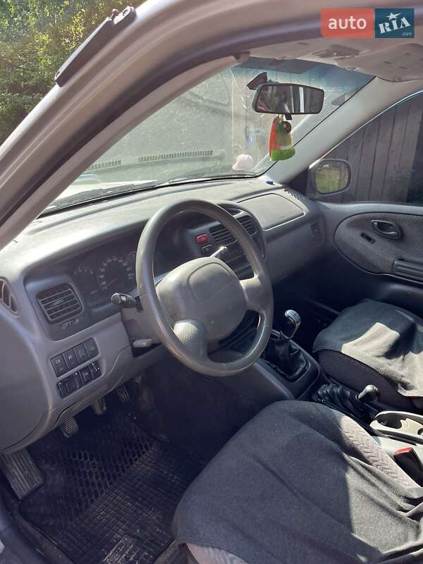 Внедорожник / Кроссовер Suzuki Grand Vitara 2001 в Ужгороде