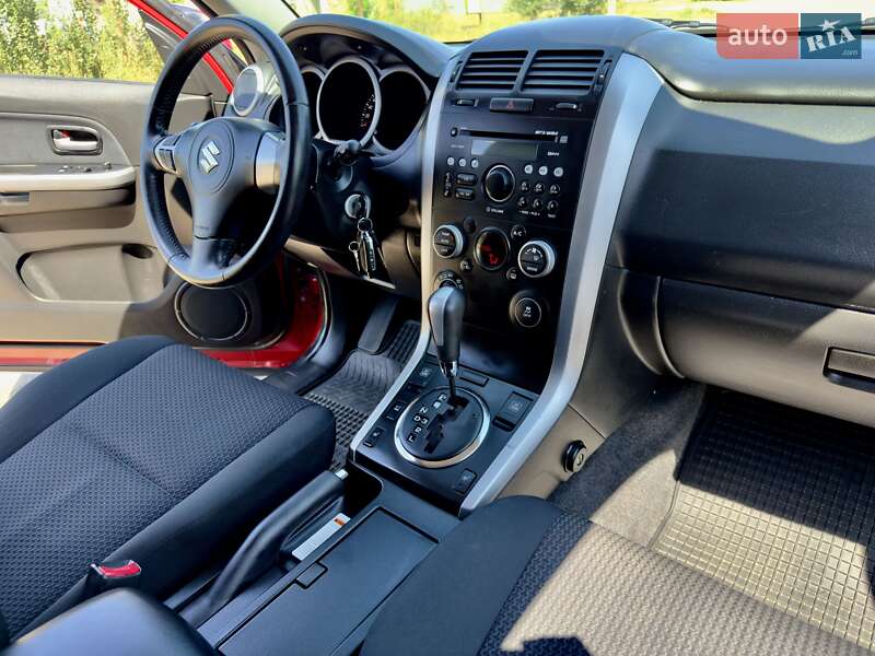 Внедорожник / Кроссовер Suzuki Grand Vitara 2013 в Софиевке