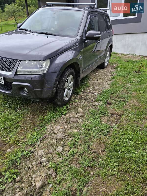 Внедорожник / Кроссовер Suzuki Grand Vitara 2011 в Яремче