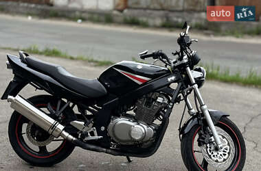 Мотоцикл Без обтікачів (Naked bike) Suzuki GS 500 2005 в 