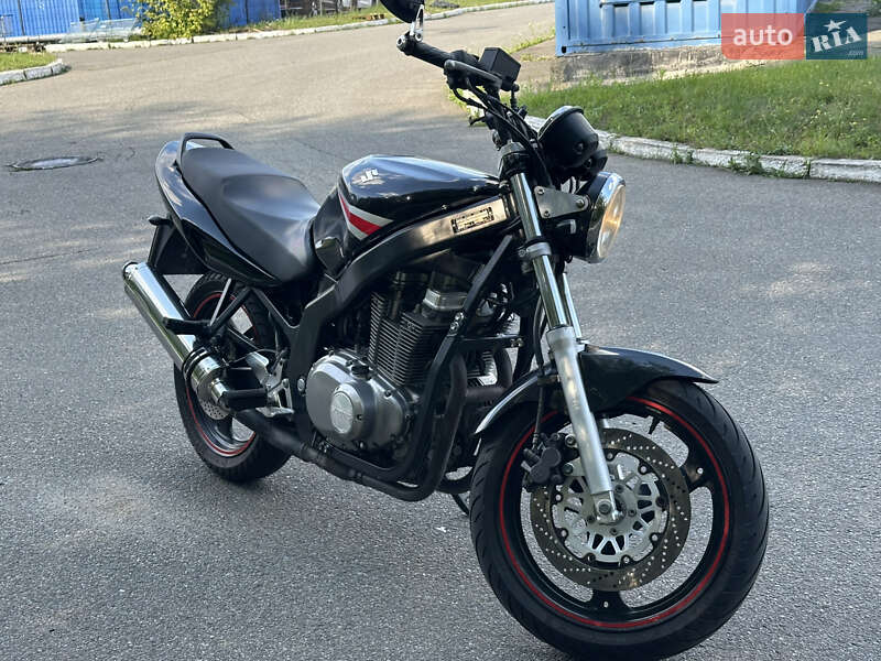 Suzuki GS 500 2005