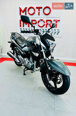 Спортбайк Suzuki GSR 250 2013 в 