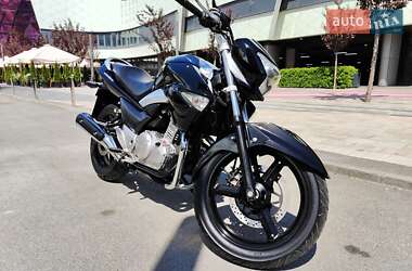Мотоцикл Без обтекателей (Naked bike) Suzuki GSR 250 2016 в 