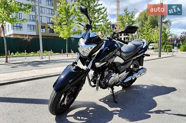 Мотоцикл Без обтекателей (Naked bike) Suzuki GSR 250 2016 в 