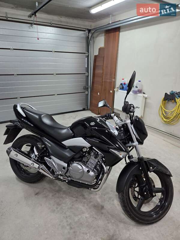 Мотоцикл Классик Suzuki GSR 250 2015 в Борисполе