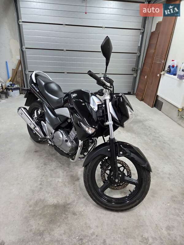 Мотоцикл Классик Suzuki GSR 250 2015 в Борисполе