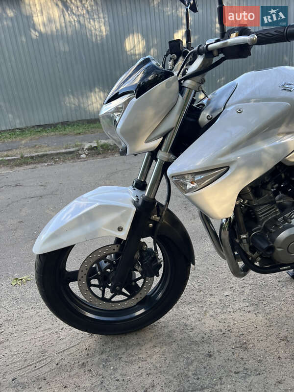 Мотоцикл Без обтекателей (Naked bike) Suzuki GSR 250 2015 в Киеве