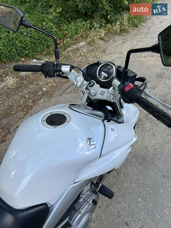 Мотоцикл Без обтекателей (Naked bike) Suzuki GSR 250 2015 в Киеве