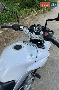 Мотоцикл Без обтекателей (Naked bike) Suzuki GSR 250 2015 в 
