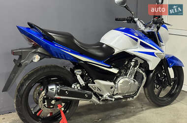 Мотоцикл Без обтекателей (Naked bike) Suzuki GSR 250 2016 в 