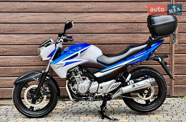 Мотоцикл Классік Suzuki GSR 250 2016 в 