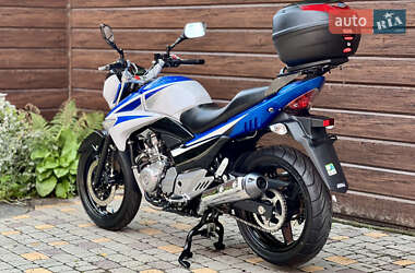 Мотоцикл Классік Suzuki GSR 250 2016 в 