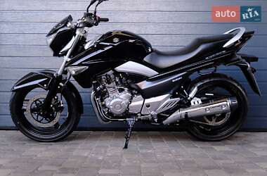 Мотоцикл Без обтекателей (Naked bike) Suzuki GSR 250 2015 в 