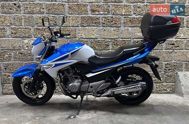 Мотоцикл Без обтекателей (Naked bike) Suzuki GSR 250 2014 в 