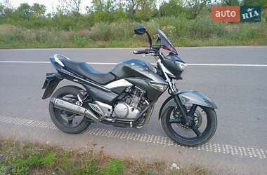 Мотоцикл Без обтекателей (Naked bike) Suzuki GSR 250 2015 в 