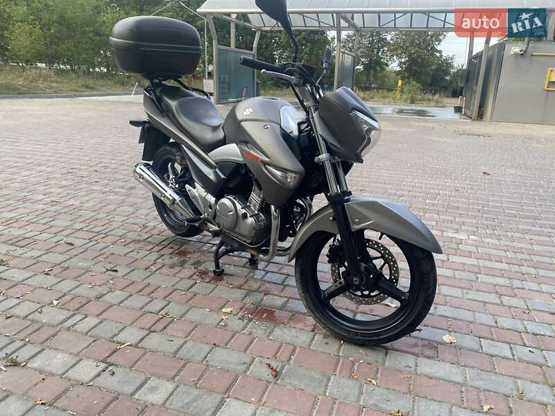 Мотоцикл Классик Suzuki GSR 250 2017 в Ладыжине