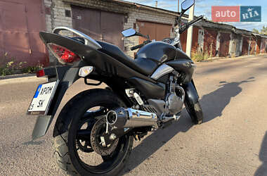 Мотоцикл Без обтекателей (Naked bike) Suzuki GSR 250 2012 в 